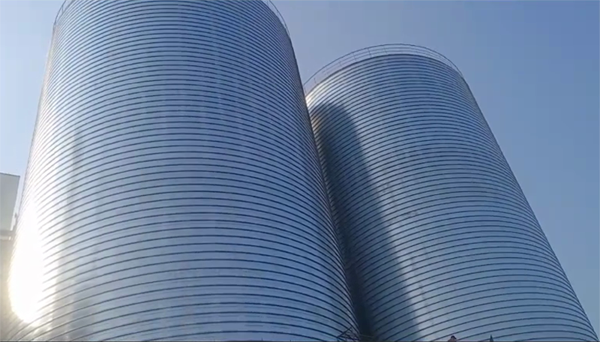 科尔沁左翼中2座混凝土高架卷板仓